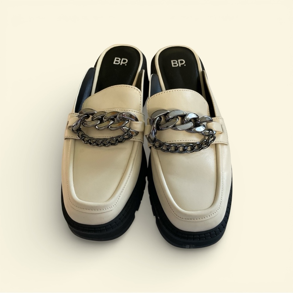 BP. Tristan Chunky Heel Cream Faux Leather Chain Accent Mules Size 9